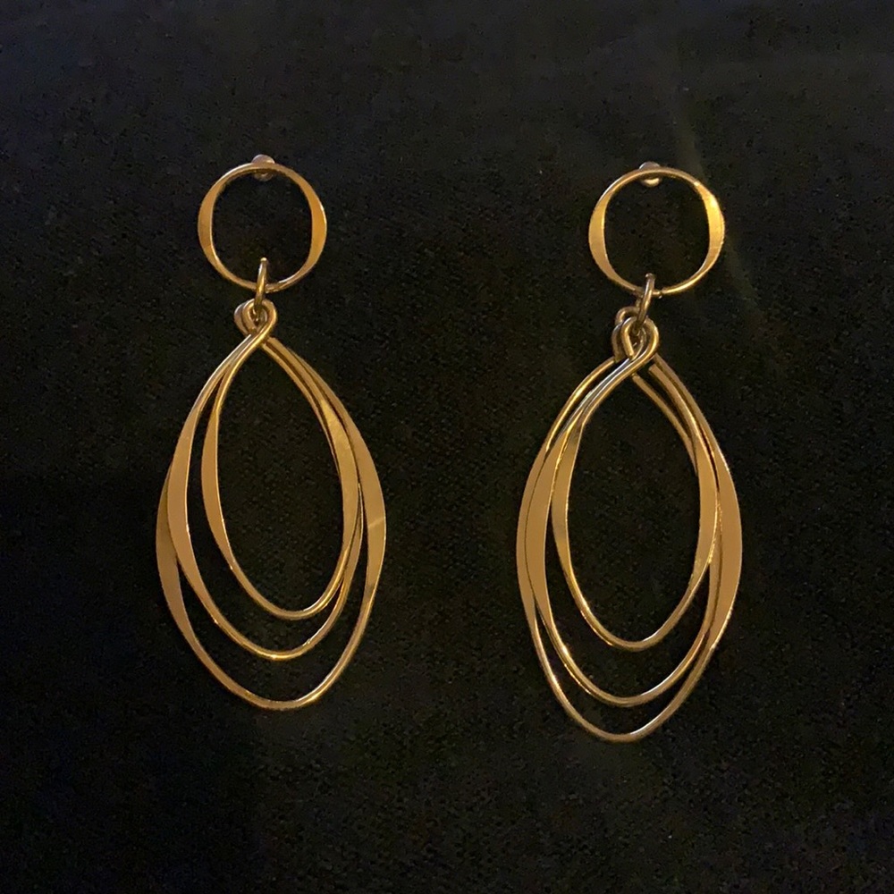 Gold dangling earrings